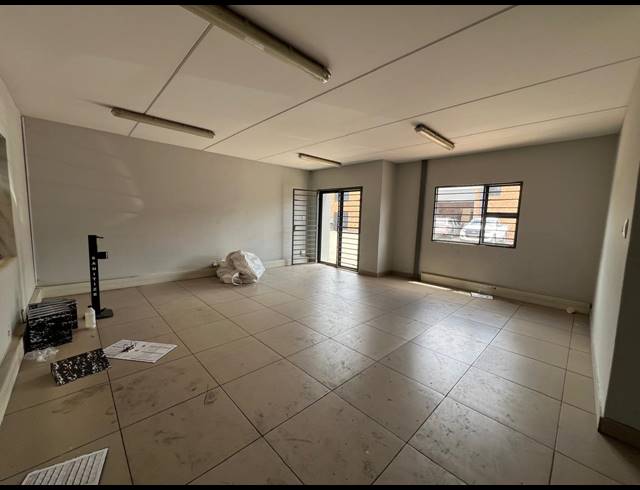 347M² WAREHOUSE TO LET IN STRIJDOMPARK
